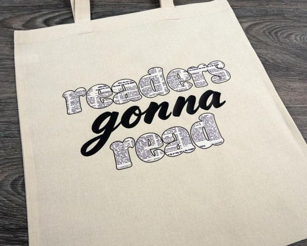 A bag reading "Readers Gonna Read" in ThermoFlex Plus and Newspaper ThermoFlex Fashion Patterns