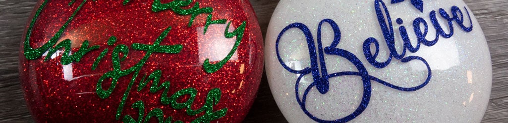 Read more about the article How to Make Custom Glitter Ornaments